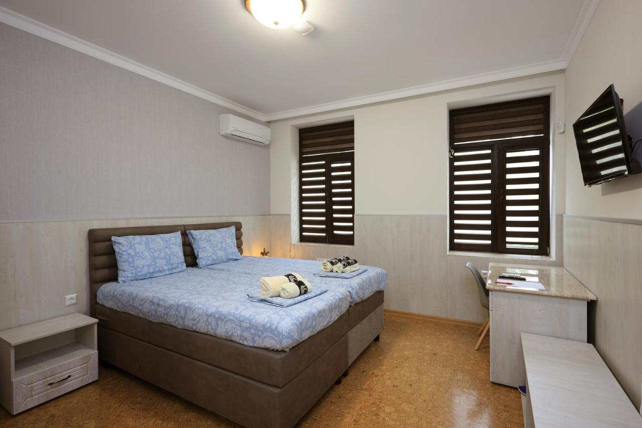Къща За Гости Кребс Guesthousekrebs Shumen Exterior foto